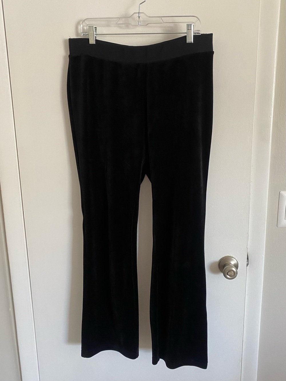 Juicy Couture Black Velour Matching Set - Picture 6 of 6